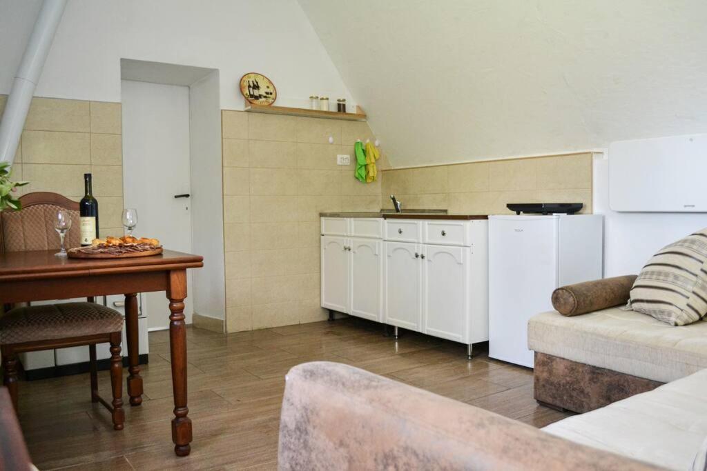 Nikšić Grandma'S Hutヴィラ エクステリア 写真